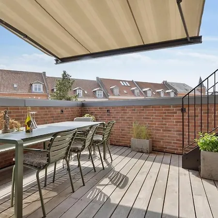 Byhus Midt I Byen M Tagterrasse *